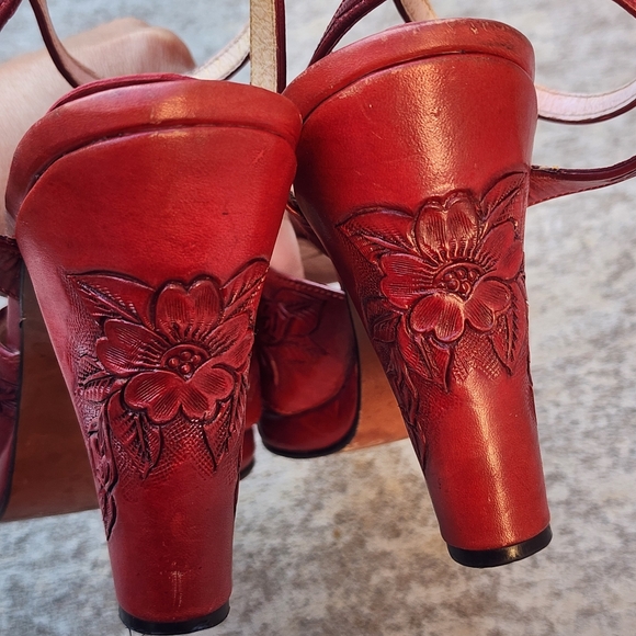 Vintage RE-MIX Red Leather Floral Tooled Rockabilly Sexy Retro Heels, Sz 8 - Picture 6 of 10